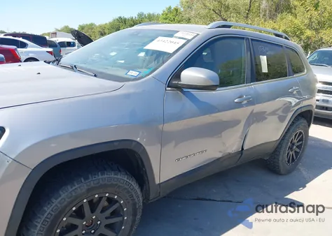 2019 Jeep Cherokee Latitude 4X4 z USA, uszkodzony, nr VIN 1C4PJMCX9KD104946